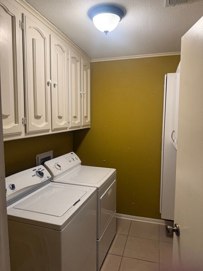 Building Photo - Rental Available Now in Lake Sherwood Acres!