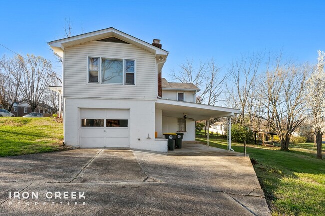 Building Photo - Spacious Three-Bedroom in Woodfin