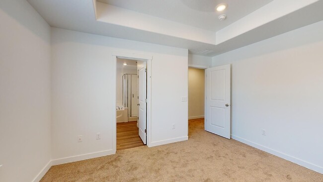 Building Photo - BEAUTIFUL 4-BEDROOM TOWNHOME FOR RENT