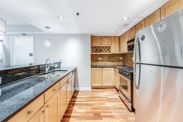 Building Photo - 700 1st St