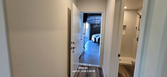 Building Photo - large custom home with peek a boo ocean views