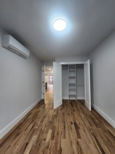 Building Photo - 1424 E 102nd St