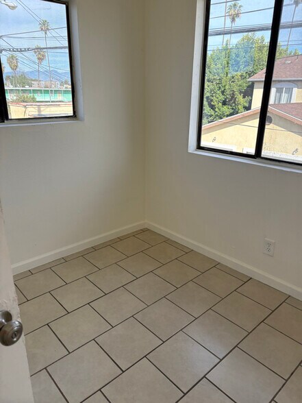 Building Photo - 443 E 84th St