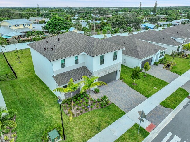 Building Photo - 2006 NE Ocean Dunes Dr