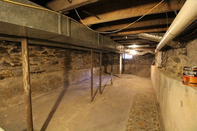 Building Photo - North AVL - Updated Spacious 2/2 Home