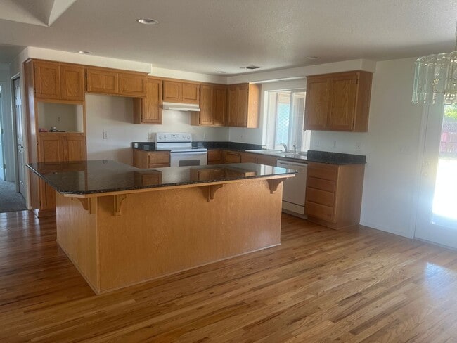 Building Photo - Quiet Neighborhood near Great Park!!