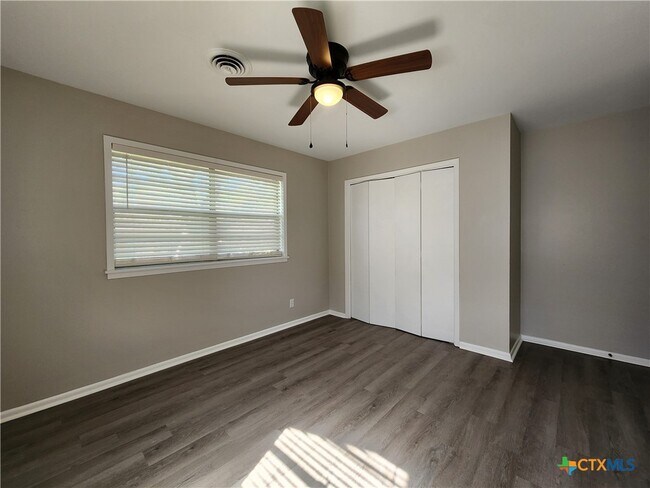 Building Photo - 273 Meadow Ave