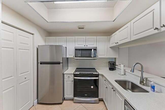 Building Photo - 2809 Amalei Dr