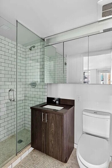 Building Photo - 163 Ludlow St