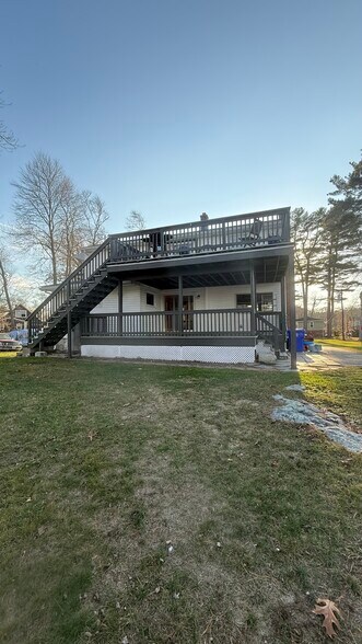 Covered Back deck - 41 Lakeview Pl