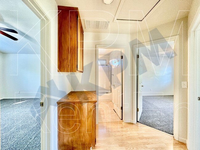 Building Photo - 3059 Carousel Cir