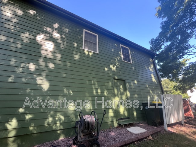 Building Photo - 8914 Grandview Dr