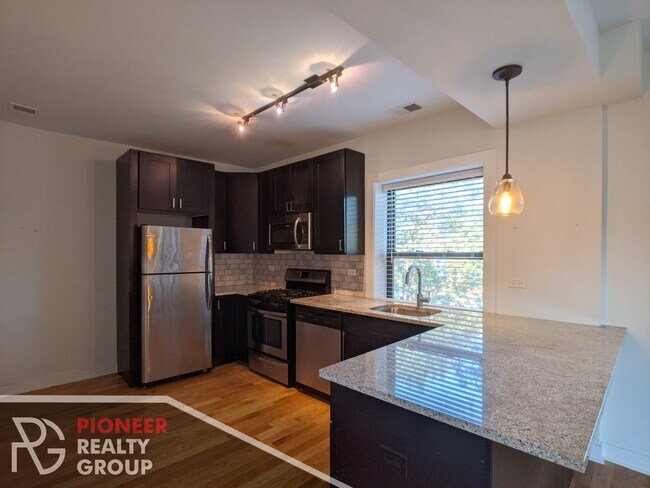 Building Photo - 2205 W Eastwood Ave