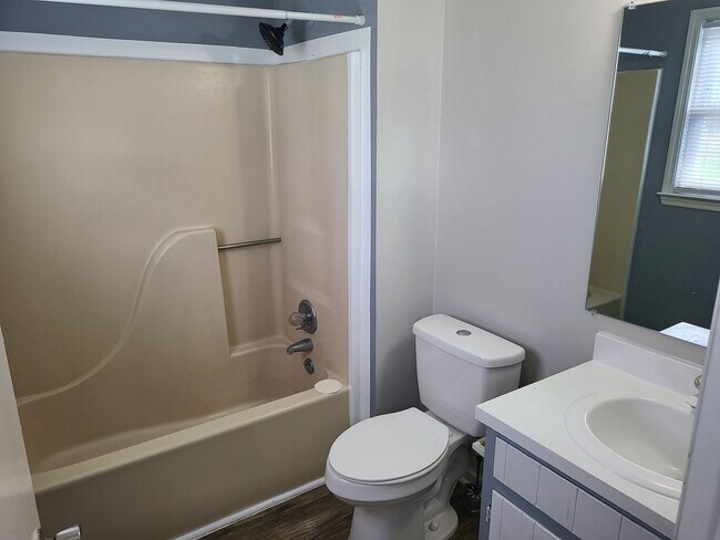 Building Photo - 3 bedroom, 2 bath unfurnished home  - Sneads Ferry