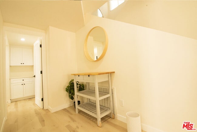 Building Photo - 9042 Phyllis Ave