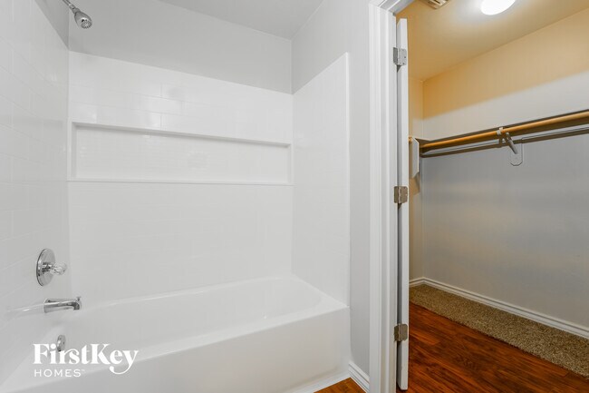 Building Photo - 12956 N Steamboat Dr