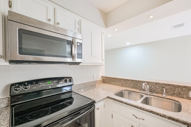 Building Photo - 2507 Bering Dr