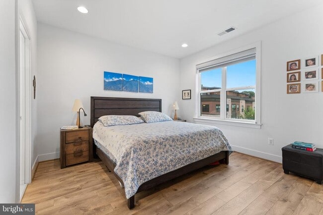 Building Photo - 3533 Bellflower Ln