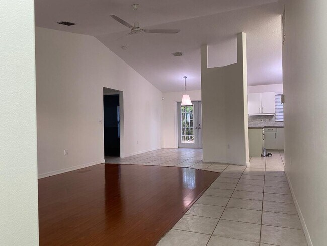 Building Photo - 4217 Malden Dr