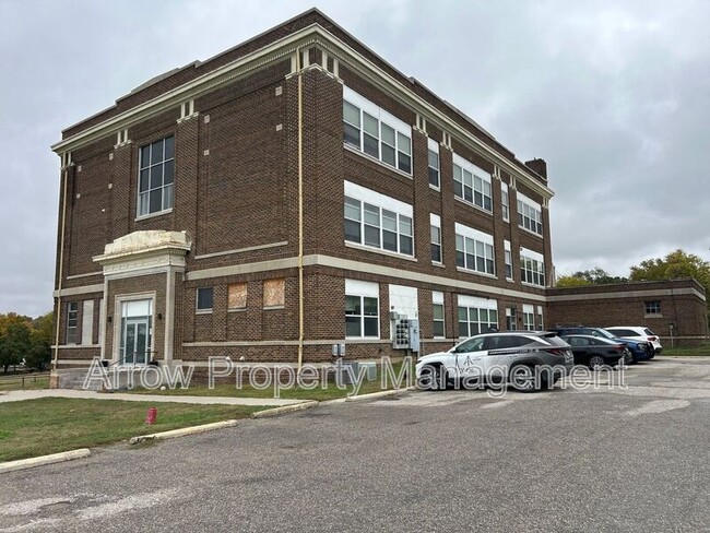 Building Photo - 731 E Crawford St