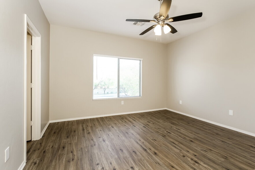 Building Photo - 476 East Placita Rejilla