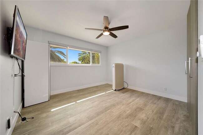 Building Photo - 11839 Highland Pl