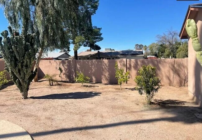 Building Photo - 4015 E Friess Dr