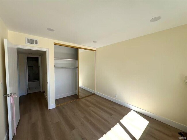 Building Photo - 2718 Vista Del Oro