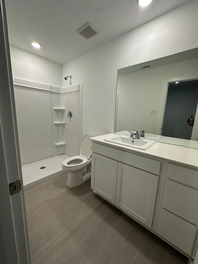 Building Photo - 939 Pertuso Ln