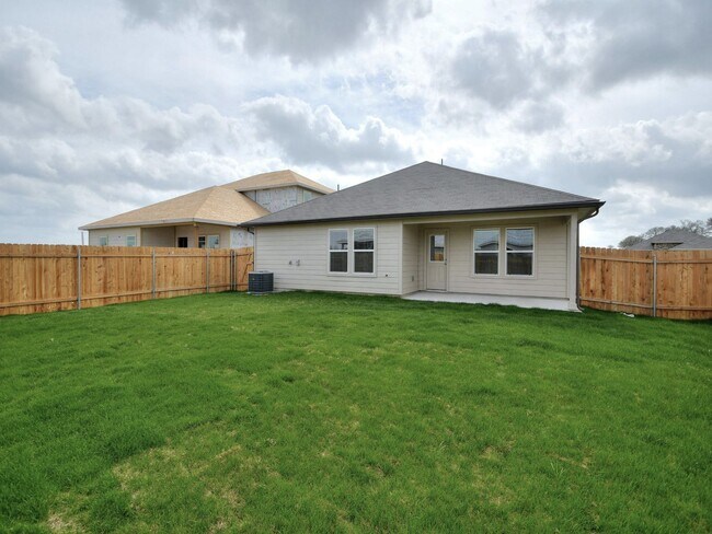 Building Photo - 4 BR/ 2 BA in Seguin - 1612 SF in Arroyo Ranch!