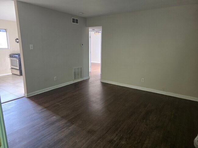 Building Photo - Sells Avenue