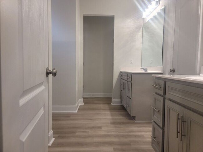 Building Photo - Like New RANCH Home in Stallings! WiFi and...