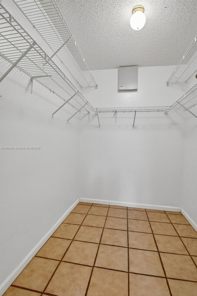 Building Photo - 6858 S Congress Ave