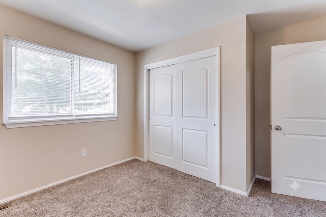 Building Photo - 3 Bedroom, 2 Bathroom!