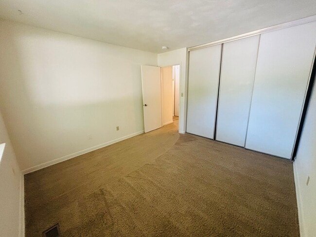 Building Photo - 1716 Donlee Dr