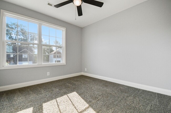 Building Photo - Pet Friendly Four Bedroom with Basement!
