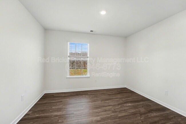 Building Photo - 7847 Whispering Strm Dr