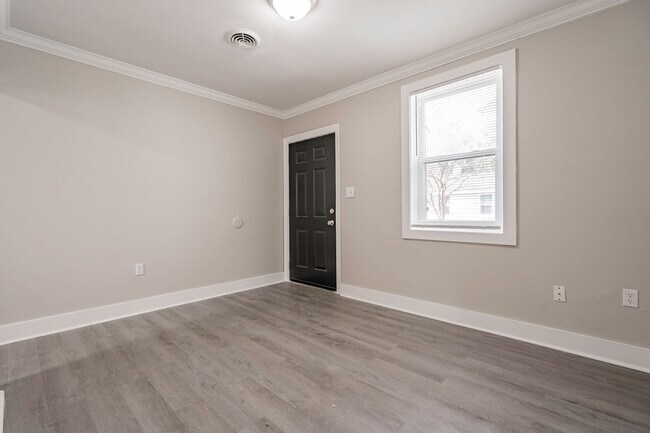 Building Photo - Charming Apartment Downtown Columbia - Housing Vouchers Accepted!