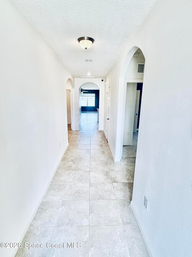 Building Photo - 465 Sorrento Dr