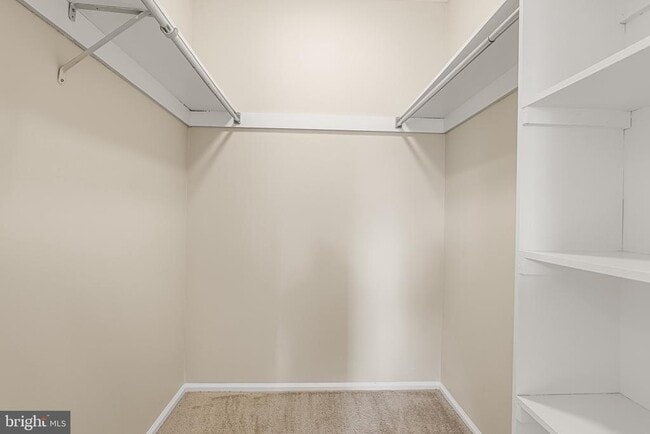 Building Photo - 1676B Thornwood Dr