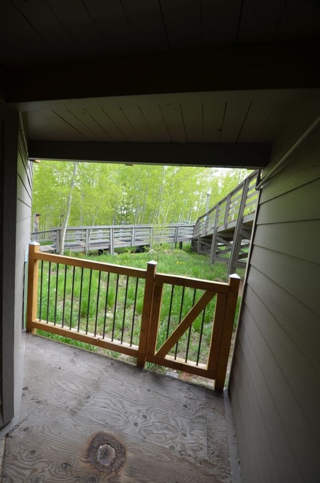 Building Photo - A 6 month lease at a 12 month rate includes most utilities!!  2 Bedroom Treehouse condo!  Best sk...
