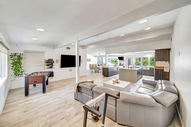 Building Photo - 22374 Algunas Rd