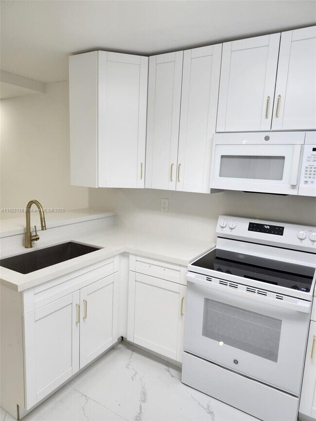 Building Photo - 2 bedroom in North Miami Beach FL 33179