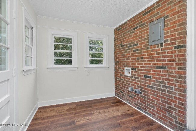 Building Photo - 631 Park Ave