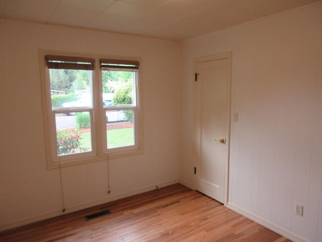 Building Photo - Three Bedroom Home in Keizer on corner lot