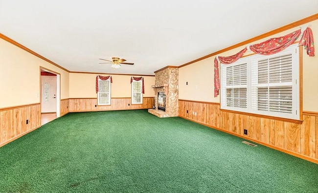 Building Photo - Charming ranch home 3 bedrooms and 2 bathrooms in Burlington w/ 5 garage spaces.