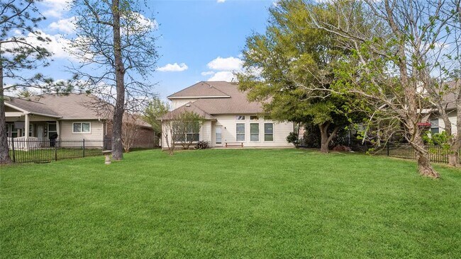 Building Photo - 9219 E Lakeside Dr