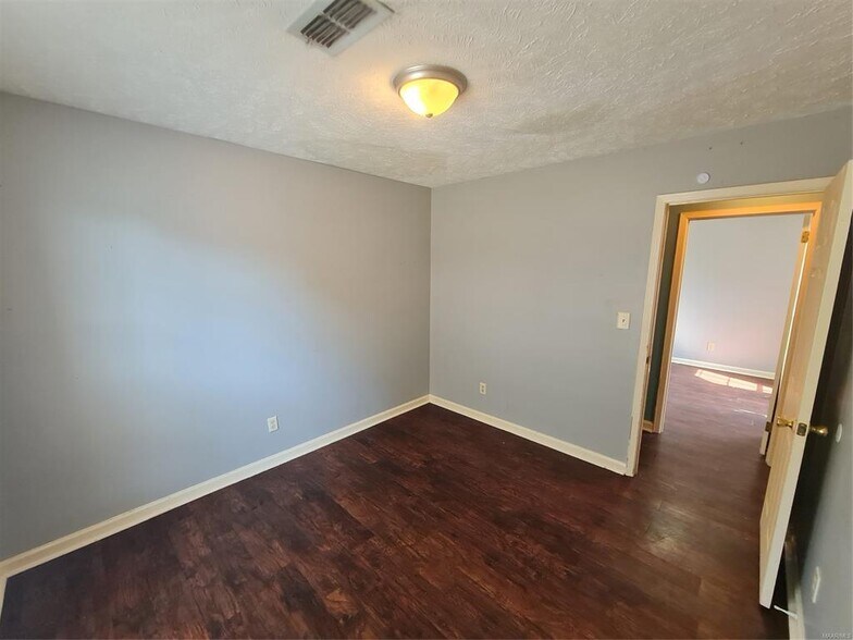 Building Photo - 3661 Horseshoe Cir