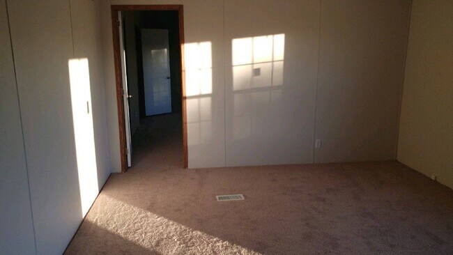 Building Photo - 104 Nandina Pl