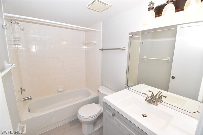 Building Photo - 5667 Rattlesnake Hammock Rd